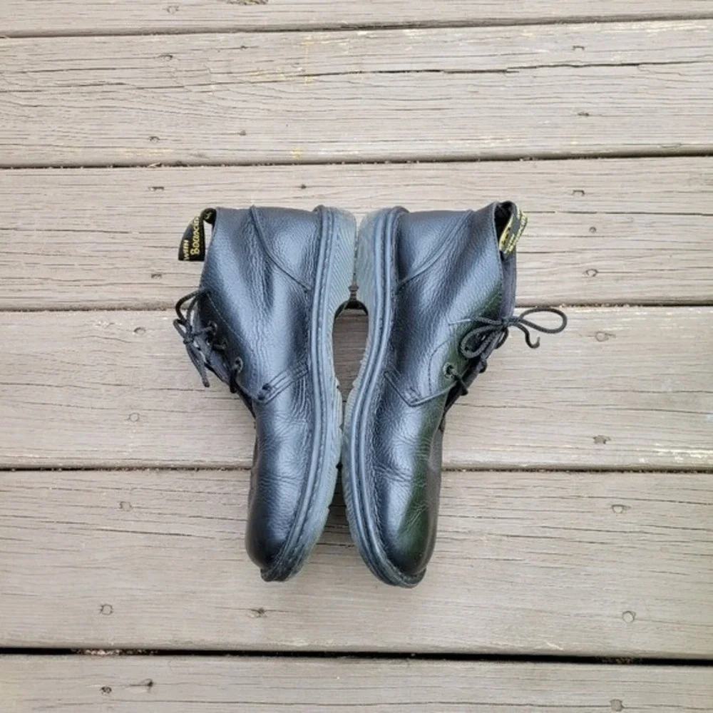 Dr‎ Martens Sussex Bear Track Black Pebbled Leather Slip Resistant Chukka Boots